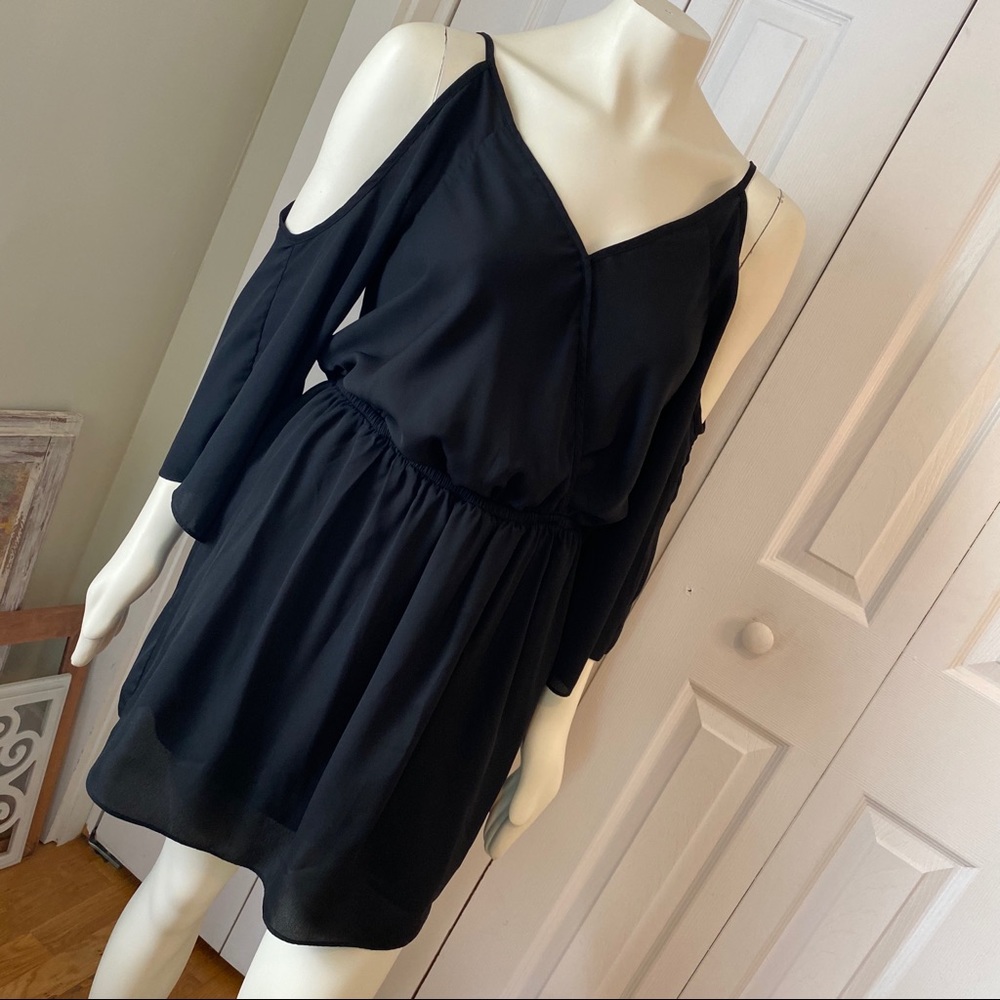 🕶 Sans Souci Black Shoulder Cutout Dress V Back